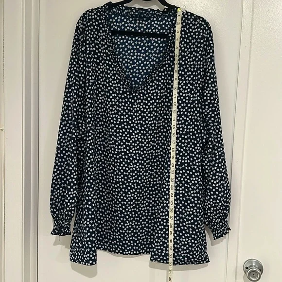 Bloomchic, 28 Plus, Navy Blue w/White small flowers, Long Sleeves/V-neck - Picture 2 of 6